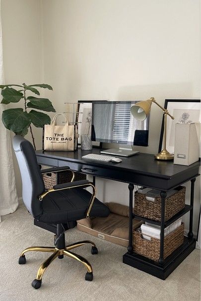 Black Desk Home Office Ideas, Black Home Office Chair, Small Home Office With Black Desk, Black Computer Desk Decor, Man Desk Decor, Apartment Wfh Desk, Black And White Small Office, Black And White Study Room, Black Desk Office Ideas