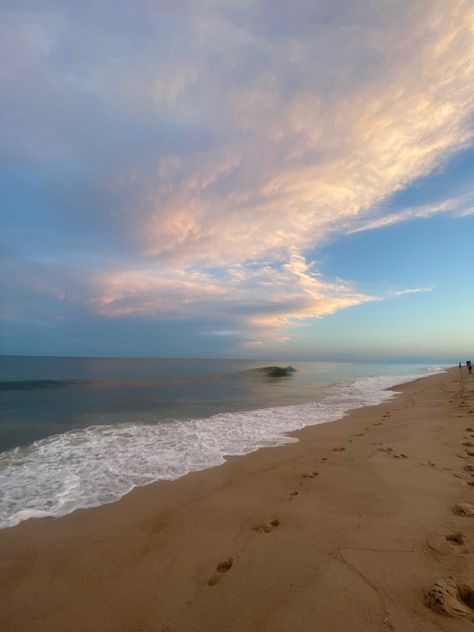 East hampton beach vibes East Hampton Aesthetic, Hamptons Beach Aesthetic, East Hamptons Aesthetic, Summers Aesthetic, The Hamptons Aesthetic, Hampton Summer, Hampton Beach New Hampshire, Hamptons Aesthetic, Hamptons Beach