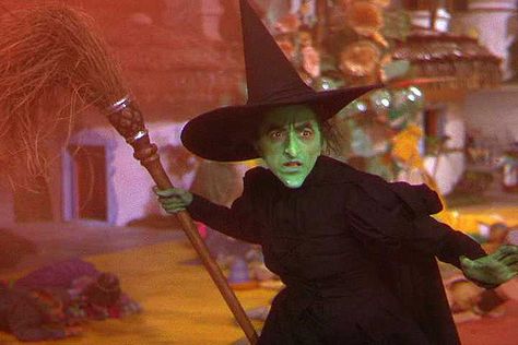 The Wizard of Oz (1939)    "Who killed my sister?", the Wicked Witch appears in Munchkin Land. The Wizard Of Oz Costumes, Wizard Of Oz Movie, Margaret Hamilton, Wizard Of Oz 1939, Oz Movie, Wicked Witch Of The West, Fear Of Flying, Carole Lombard, Land Of Oz