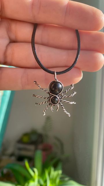 Bead Spiders How To Make, Insect Jewelry Diy, Spider Tutorial, Halloween Jewelry Diy, Homemade Jewellery, Crafty Jewelry, Wire Bending, Diy Wire Jewelry Rings, Creepy Crawlers