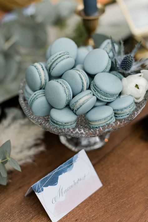 Dusty Blue Macarons, Creative Cake Designs, Blue Macaroons, Baby Shower Cake Ideas, Blue Macarons, Baby Blue Weddings, True Bride, Baby Shower Candy Bar, Sweet Tables