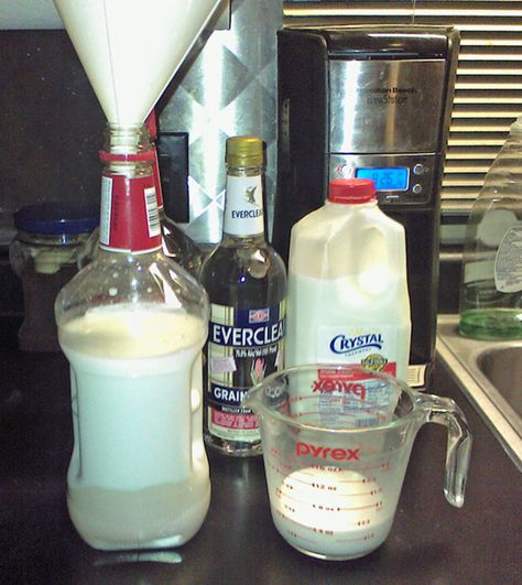 Whipped Cream Vodka Recipes, Diy Whipped Cream, Sonora California, Whipped Vodka, Flavored Whipped Cream, Whipped Cream Vodka, Peach Vodka, Making Whipped Cream, Vodka Recipes