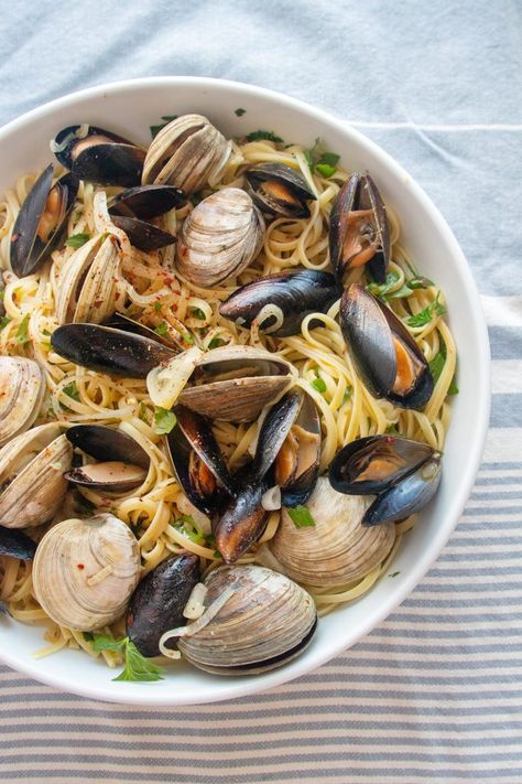 Clams And Mussels, Mussels Pasta, Seafood Ideas, Clam Pasta, Italian Seafood, Seafood Dinners, Pasta Seafood, Ocean Food, Island Of Capri