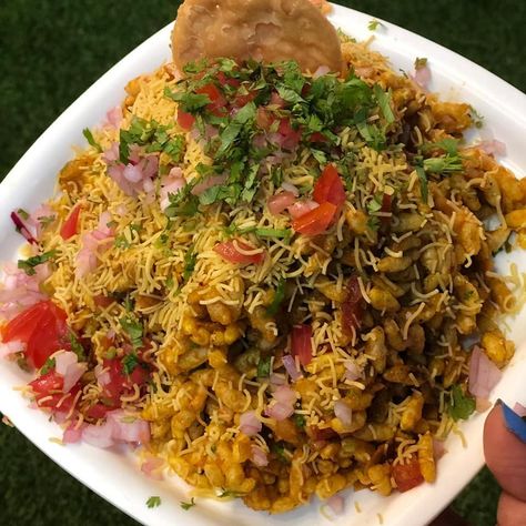 Bhel Puri Recipe, Bhel Puri, Puri Recipe, Puri Recipes, Pani Puri, Geography Map, Ganpati Decoration Design, Indian Street, Ganpati Decoration