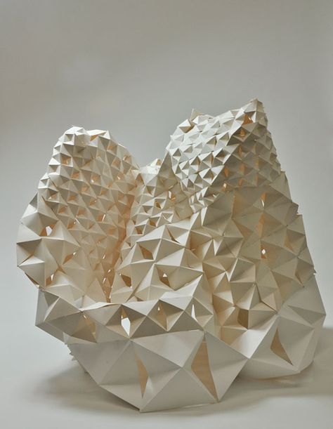 Rêverie | Modular Paper Sculpture on Student Show Abstract Thinking, Folding Architecture, Art Deco Statue, Paper Structure, Paper Art Sculpture, Paper Sculptures, Geometric Sculpture, Cardboard Sculpture, Abstract Paper