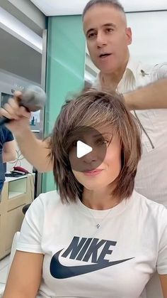 Super Layered Bob, Layered Neck Length Haircut, Hairstyle For Short Neck, How To Style A Layered Bob, All One Length Bob, Short Forehead Hairstyles, How To Style Chin Length Hair, Mikado Haircut, Razor Bob Haircut