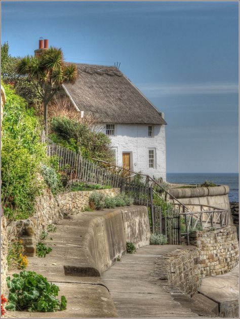 Thatched Cottage, Runswick Bay, North Yorkshire | Robin Denton | Flickr Case In Stile Country, Era Victoria, Deco Champetre, Armchair Travel, Cottage By The Sea, Seaside Cottage, Thatched Cottage, Architecture Inspiration, Dream Cottage