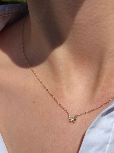 Butterfly Jewelry Necklace, Minimalist Accessories Jewellery, Diamond Butterfly Necklace, Gold Neck Chain, Jewelry Necklace Simple, Neck Pieces Jewelry, Pretty Jewelry Necklaces, Diamond Butterfly, Beautiful Gold Necklaces