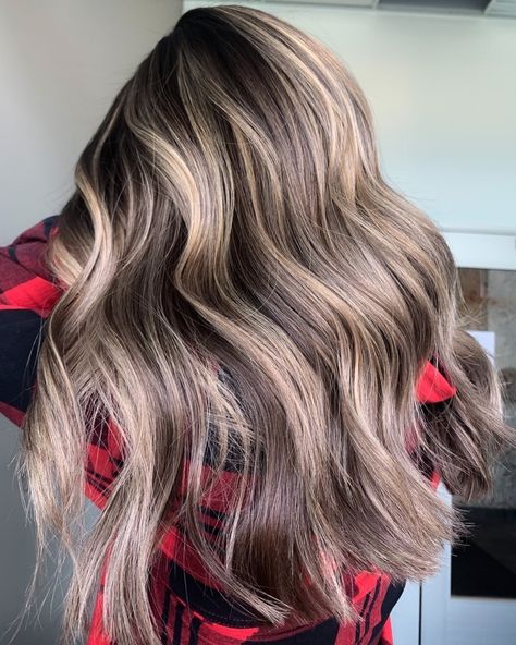 32 Prettiest Brown Hair With Blonde Highlights of 2021 Partial Blonde Highlights, Brunette Blonde Highlights, Pretty Brown Hair, Warm Blonde Highlights, Brunette With Blonde Highlights, Chunky Blonde Highlights, Brown To Blonde Balayage, Brown Hair With Blonde, Hair With Blonde Highlights