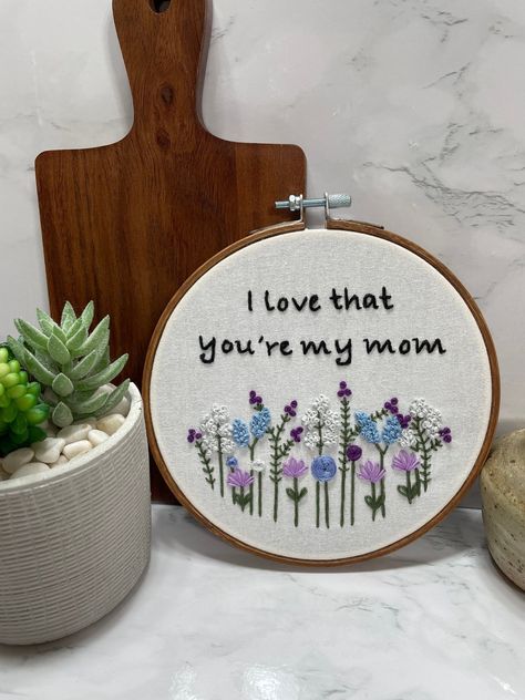 Mother's Day Craft Projects with Free Printable Templates Grandma Gifts Personalized, Mothers Day Embroidery Hoop, Embroidery Mothers Day Gifts, Embroidery Gift For Mom, Gifts For Your Sister Christmas, Sewing Gifts For Grandma, Embroidery Gifts For Mom, What To Make Your Mom For Christmas, Present For Mom Christmas