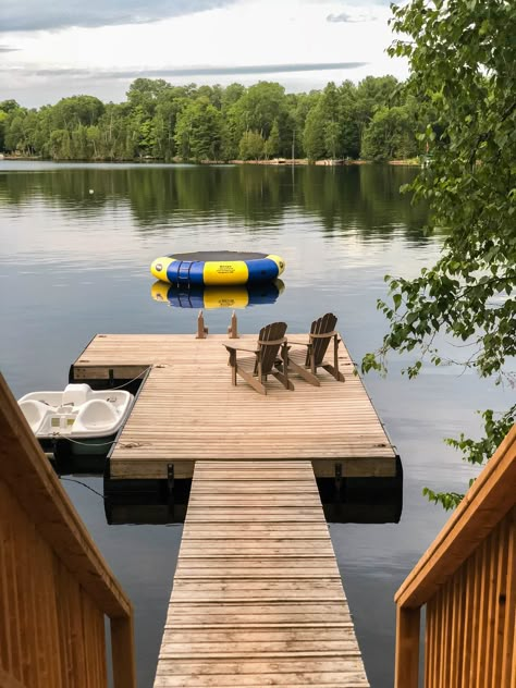 There's nothing like Cottage Country in Canada — Little Miss Party Floating Dock Ideas Lakeside, Lake Docks Ideas, Small Lake House Ideas, Dock Ideas Lakeside, Boho Lake House, Dam Ideas, Small Lake Cottage, Lake House Dock, Small Lake Houses