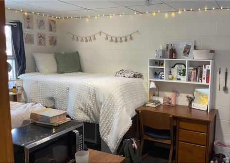 freshman year of college • printy hall at cedarville university University Of Guelph Dorm, Cedarville University Dorm, Dorm Transformation, Cedarville University, Dorm Layout, Pretty Dorm Room, Dorm Hacks, Freshman Year Of College, Binghamton University