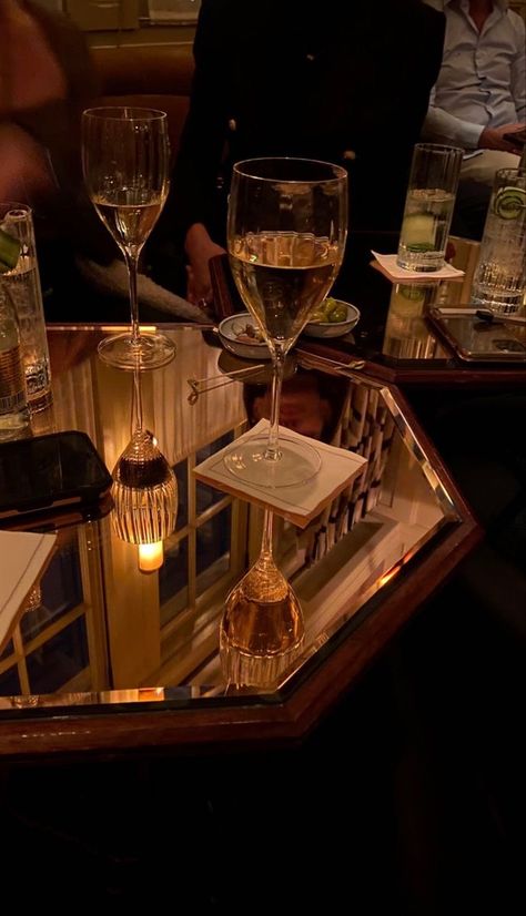 Classy Drinks Aesthetic, Moulin Rouge Aesthetic, Jazz Bar, Clubbing Aesthetic, Soyut Sanat Tabloları, Jazz Club, Classy Wedding, Old Money Aesthetic, Luxury Life