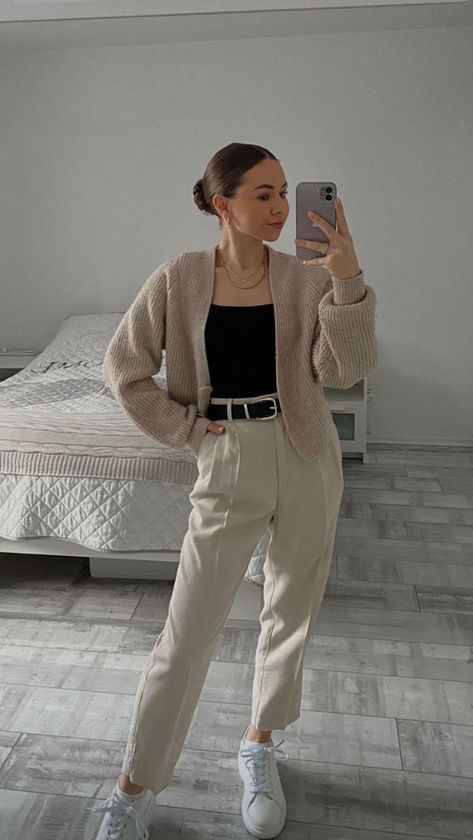 Work Smart Casual Women, Formal Outfit For Work, Business Causal Outfits Women, Outfit Formal Juvenil, Buisness Casual Women, Outfits For The Office, Outfit Uni, Mom Outfits Spring, Office Fits