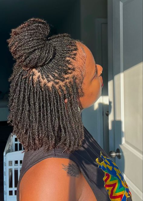 Loc styles Very Short Micro Locs, Micro Locs Grid Pattern, Short Sister Locs, Natural Locks Dreadlocks, Micro Locs Short, Locs Black Women Natural Hair, Sister Locs Hairstyles, Very Short Locs, Short Locs Styles