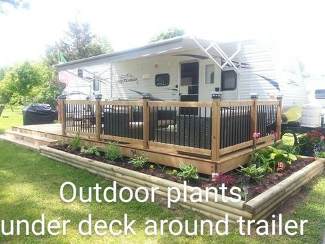 Terrasse Mobil Home, Campsite Decorating, Trailer Deck, Outdoor Living Deck, Camping Vintage, Camper Trailer Remodel, Diy Camper Remodel, Rv Homes, Trailer Living