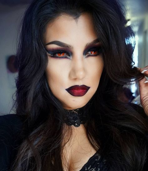 Scary Vampire with red eyes Vampire Makeup Tutorial, Vampire Makeup Looks, Vampire Makeup Halloween, Vampire Eyes, Halloweenský Makeup, Halloween Make-up Looks, Vampire Look, Vampire Makeup, Witch Makeup