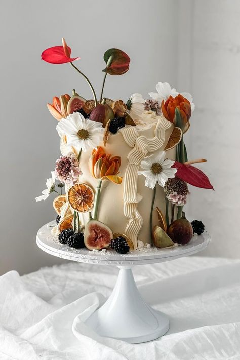 Cake Trends 2024 | Experimental Wedding Cakes | 100 Layer Cake Pretty Cakes Flowers, Cake Decor Wedding, Wedding Cake Fleurs, Innovative Cake Ideas, Unique Bundt Cakes, Modern Floral Wedding Cake, Wild Flower Cake Wedding, Desserts With Flowers, Cake Floral Arrangement