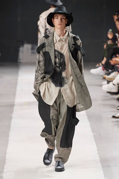 Yohji Yamamoto Street Style, Yohji Yamamoto Menswear, Yohji Yamamoto Men, 2024 Menswear, Skater Girl Outfits, Mens Fashion Rugged, Retro Mode, Menswear Fashion Show, Army Girlfriend Style