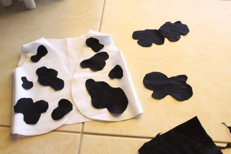 Make Your Own Cowboy Costume with Cow-Print Vest - Naturally by Jess Toddler Cowboy Costume, Cheap Cowboy Hats, Diy Cowboy Costume, Diy Cow Costume, Yellow Flannel Shirt, Diy Vest, Woody Costume, Nativity Costumes, Pumpkin Patch Pictures