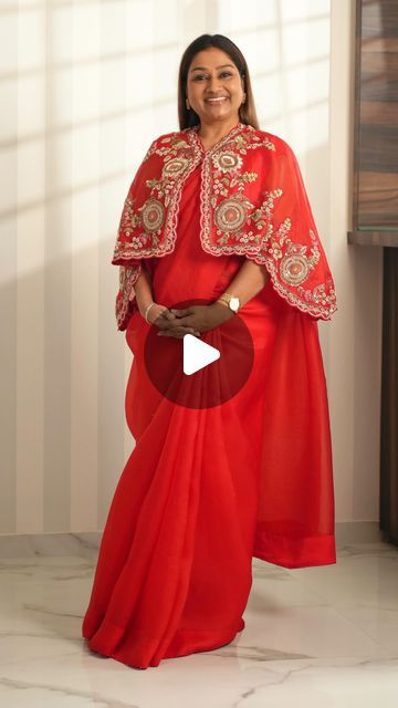 Dolly Jain 🇮🇳 on Instagram: "#SAREELS 424 I had to attended one of my students’ reception and found myself unsure of what to wear. I wanted to strike a balance between looking stylish and not being too overdressed, while also ensuring that I had freedom of movement. During my search, I stumbled upon a beautiful cape , and in that moment, I knew it was the perfect choice for me.  The saree that was paired with the cape was a bit too elaborate for my taste, and it didn’t align with the look I had envisioned. However, they made a plain saree with an organza  back facing …This combination fell into place effortlessly, capturing the essence of what I had in mind.  Sometimes, just one element can work its magic. You don’t need to wear a fully embroidered blouse or a heavily embellished saree. Coat Blouses For Saree, Plain Saree Look, Dolly Jain, Embellished Saree, Reception Saree, Plain Saree, Simple Sarees, I Knew It, Organza Saree