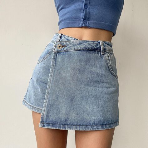 15 Best Skirts for Skinny Girls To Wear & Look Amazing #skinnygirlsoutfits #chicoutfits #outfittrends Ulzzang Student, Mini Denim Skirts, Short Pollera, Rok Mini, Blue Denim Skirt, Denim Skirt Women, Streetwear Y2k, Lined Jeans, Y2k Clothing