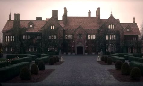 Dark Academia Mansion, Dark Academia House, Manor Exterior, Rahul Kohli, Amelia Eve, Manor Aesthetic, Academia House, Dark Mansion, The Haunting Of Bly Manor