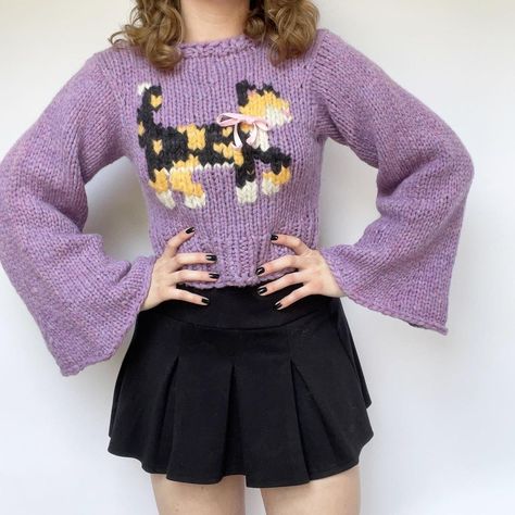 reagan flora (@reagan__flora) • Instagram photos and videos Tortie Cat, Kitty Sweater, Alt Clothes, Crochet Design Pattern, Fibre Art, Knit Outfit, Knitting Inspiration, Crochet Fashion, Cute Crochet