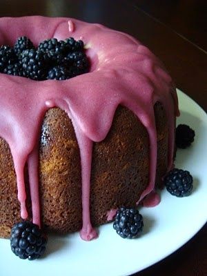 Doesn't this blackberry bundt cake look phenomenal? I love the purple-ish icing. This would make a great cake for a Sunday brunch. Dessert Types, Blackberry Jam Cake, Jam Cake, Blackberry Recipes, Brownie Desserts, Blackberry Jam, Läcker Mat, Bundt Cakes Recipes, Bundt Cakes