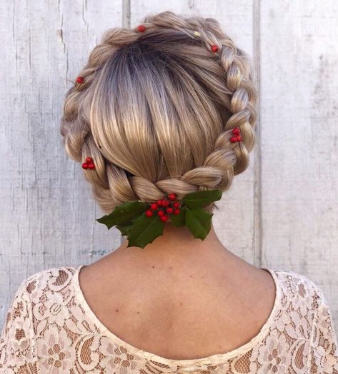 30 Dazzling Holiday Hairstyles to Inspire You This Season Christmas Party Hairstyles, Halo Braids, Braided Updos, Halo Braid, Winter Wedding Hair, Christmas Hairstyles, Holiday Hairstyles, Christmas Hair, Frizz Control