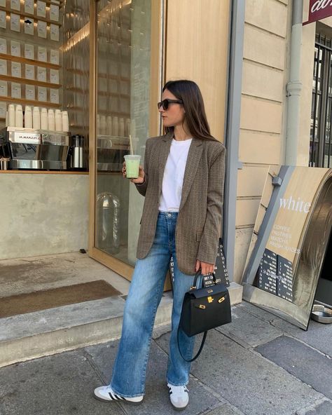 Julie (@leasy_inparis) • Instagram photos and videos Brown Womens Shoes, Runway Outfits, Aesthetic Outfit Ideas, Plaid Blazer, Luxury Outfits, Old Money, Jean Outfits, Capsule Wardrobe, Flare Jeans