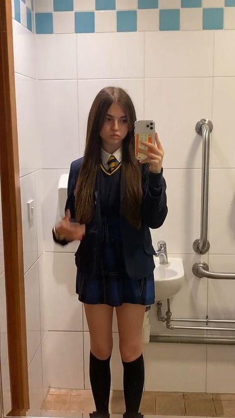 British School Uniform, Private School Uniforms, School Uniform Outfits, School Uniform Fashion, School Skirt, Bratz Inspired Outfits, Summer Outfits For Teens, Cute Preppy Outfits, Uniform Fashion