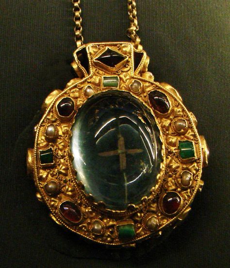 TALISMAN OF CHARLEMAGNE~ ca. 814 AD; also a reliquary. Said to have been found on his body when his tomb was opened. Made of gold, sapphire, and other gems. Reims Cathedral Treasury, displayed at Palais du Tau. Protection Talisman, Ancient Jewels, Ancient Jewellery, Historical Jewellery, Medieval Jewelry, Royal Jewels, Ancient Jewelry, Ancient Artifacts, Royal Jewelry