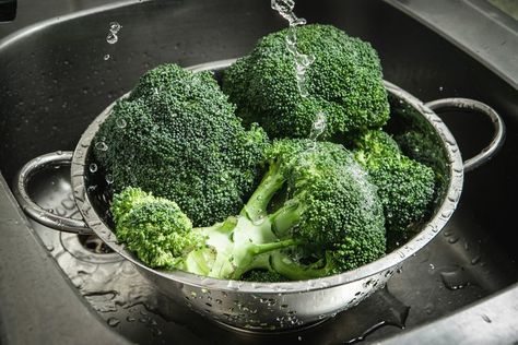 How to Clean Broccoli 3 Easy Ways and How to Keep It Fresh Longer Raw Broccoli, Vegetable Side Dishes Recipes, Pasta Dinners, Fresh Broccoli, Better Homes And Garden, Broccoli Salad, Broccoli Recipes, How To Store, Stir Fries