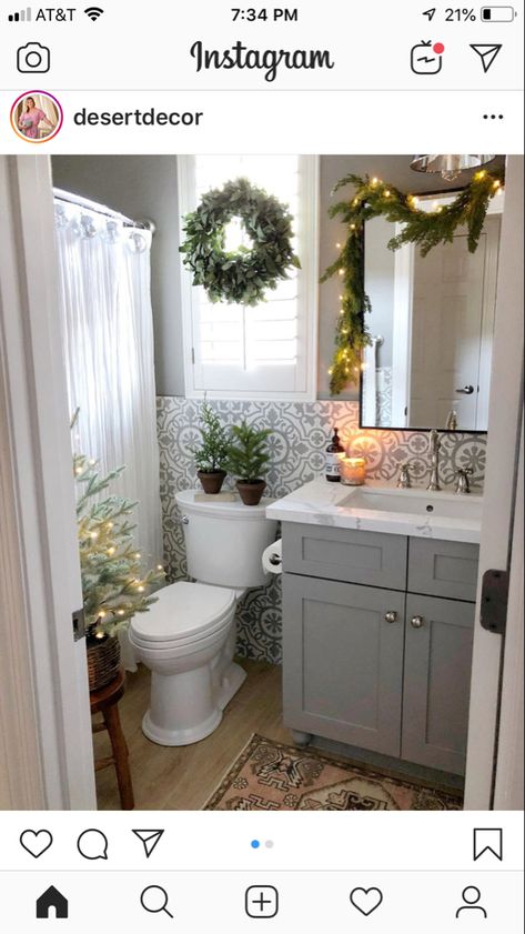 Curtains Bathroom, Christmas Bathroom Decor, Restroom Decor, Christmas Bathroom, Colors Schemes, Bathroom Redo, Farmhouse Homes, Great Job, Farmhouse Bathroom