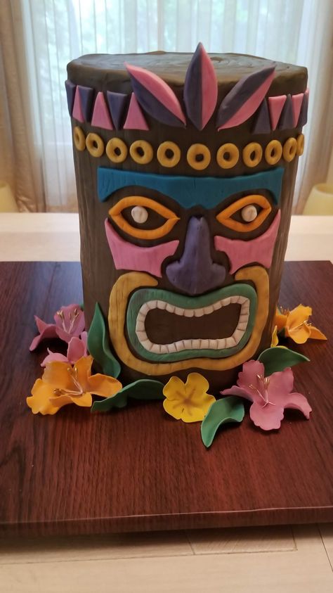 Tiki Cake Ideas Hawaiian Luau, Tiki Cake Ideas, Tiki Birthday Cake, Hawaii Birthday Cake, Lua Party, Tiki Birthday Party, Tiki Party Decorations, Tiki Cake, Hawaii Cake