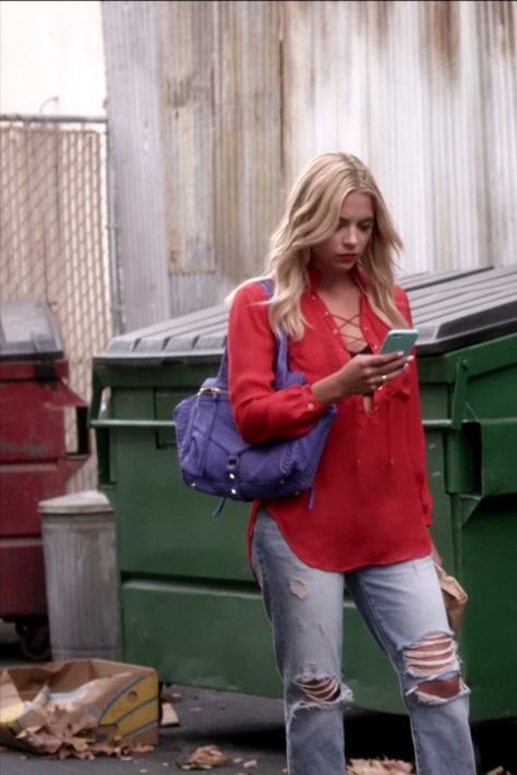 Liar Aesthetic, Surfer Fashion, Pll Style, Tv Characters Outfits, Pretty Little Liars Hanna, Pretty Little Liars Outfits, Pll Outfits, Pretty Little Liars Fashion, Pll Fashion