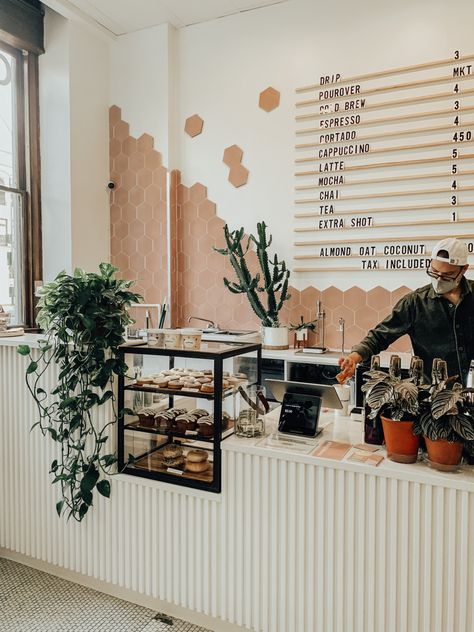 Grab And Go Ideas Cafe, Modern Coffee Shop Aesthetic, Cashwrap Ideas, Coffee Shop And Boutique, Aesthetic Coffee Shop Interior, Coffee Shop Organization, Coffee Store Aesthetic, Coffee Shop Colors, Cute Cafe Interior