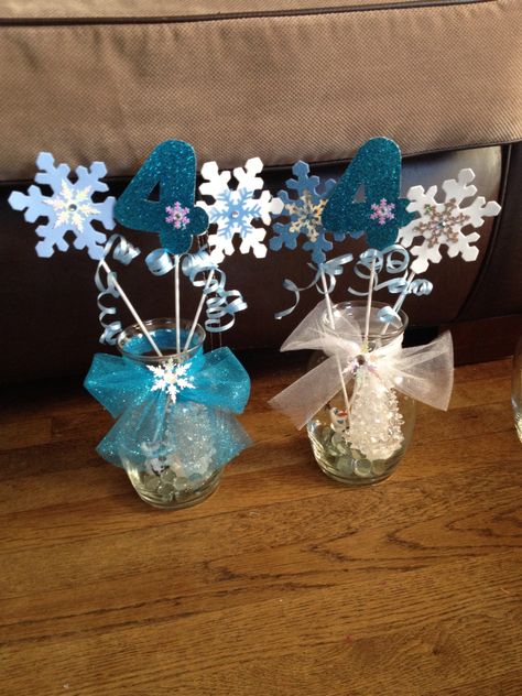 Diy Frozen Centerpieces, Disney Frozen Centerpiece Ideas, Frozen Birthday Centerpieces Diy, Frozen Centerpiece Ideas Diy, Cricut Centerpiece Ideas, Frozen Birthday Party Centerpieces, Frozen Table Centerpieces, Frozen Centerpiece Ideas, Frozen Birthday Centerpieces