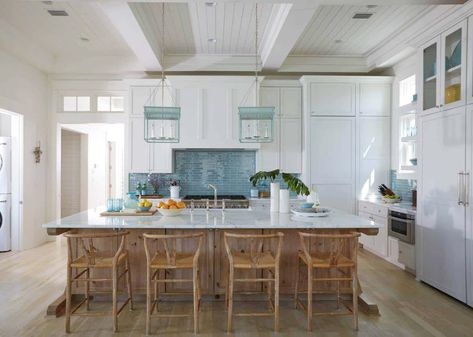 Beach Style Kitchen, Chic Beach House, Blue Backsplash, House Of Turquoise, Brown Kitchens, Blue Tile, White Marble Countertops, Coastal Kitchen, Coastal Living Room