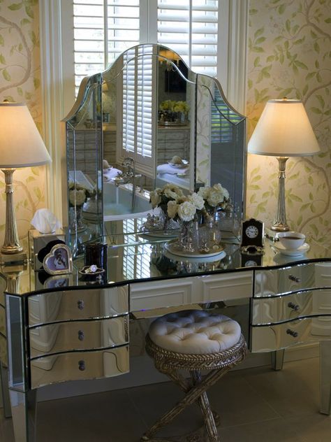 Table In Bedroom, Table Decorating Ideas, Table Decorating, Dressing Table Design, Bedroom Dressing, Bedroom Dressing Table, Shabby Chic Dresser, Glam Room, Bedroom Vanity