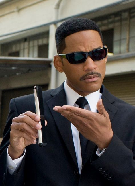 Agent J (Will Smith) wears sunglasses by Salt optics #MIB3 #fashioneyewear #primaryeyecare #celebrityEyewear Glasses Meme, Will Smith Movies, After Earth, Prince Of Bel Air, New Mods, Men In Black, The Smiths, Fresh Prince, Paul Newman