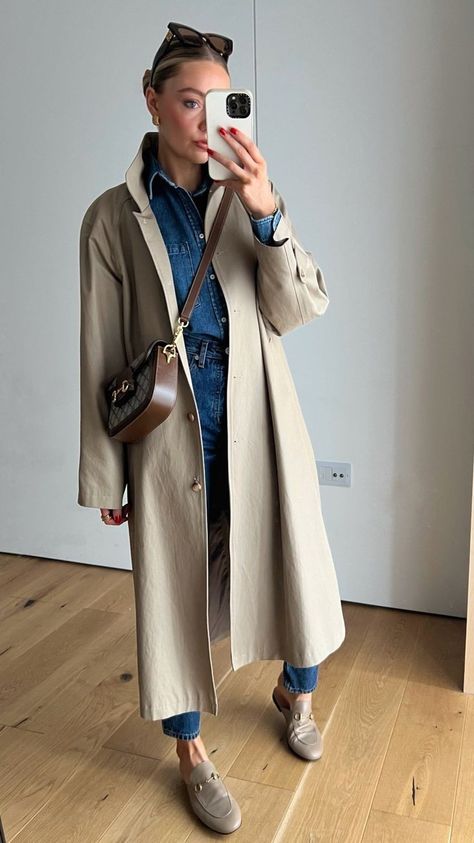 Casual Trench Coat Outfit, Trench Outfit, Europe Street, Mode Instagram, Trench Coat Outfit, Simple Wardrobe, Trench Coat Style, Classic Trench Coat, Looks Street Style