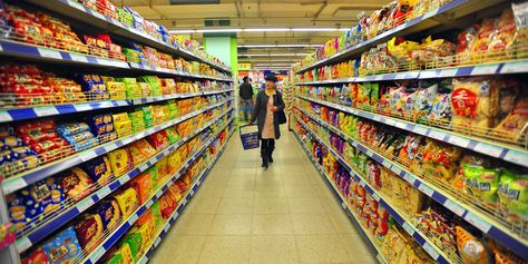 Linear perspective creating depth. Grocery Store Items, Supermarket Shelves, Store Shelves, Grocery Items, Shop Window, Delivery Groceries, Shop Display, Shop Interior, Grocery Shop