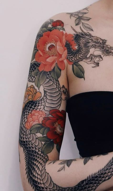 Tato Tradisional, Woman With Tattoos, Celestial Goddess, Traditional Japanese Tattoos, Asian Tattoos, Tatuaje A Color, Japanese Sleeve Tattoos, Sleeve Tattoos For Women, Feminine Tattoos