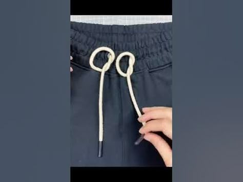 How To Tie A Belt Knot, How To Tie A Belt, Knot Tying Tutorial, How To Tie Laces, Easy Paper Crafts For Kids, Belt Knots, How To Tie A Knot, Tie Drawing, Packing Hacks Clothes