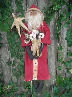 Primitive Santa Patterns, Raggedy Anne, Asian Quilts, Country Cupboard, Christmas Yard Art, Primitive Santa, Santa Crafts, Santa Patterns, Prim Christmas