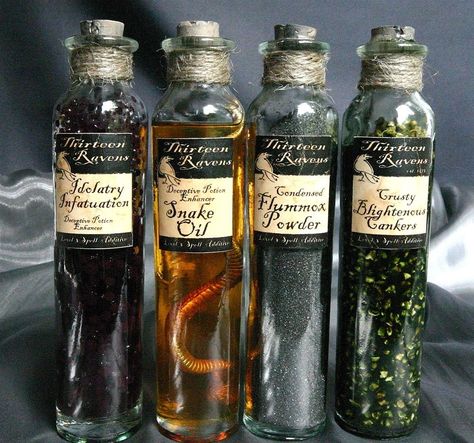 Gruesome Jars Uhyggelig Halloween, Halloween Potion Bottles, Harry Potter Potions, Halloween Apothecary, Halloween Bottles, Halloween Potions, Adornos Halloween, Altered Bottles, Potion Bottle