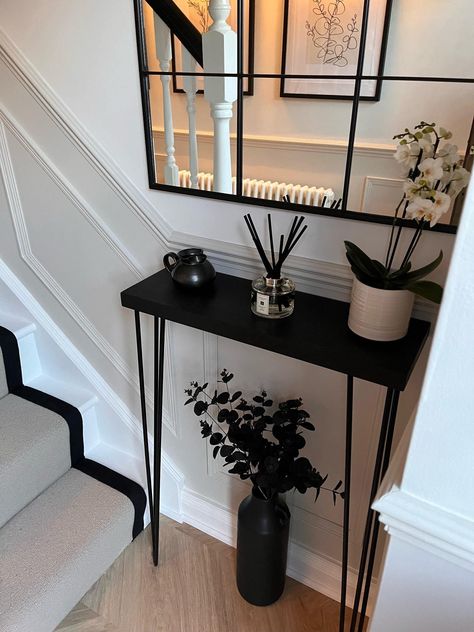 Hallway With Console Table, Inside Small Porch Ideas Uk, Small Narrow Hallway Decorating, Narrow Landing Ideas Upstairs, Hallway Inspiration Narrow, Small Apartment Hallway, Small Entrance Table, Narrow Entrance Hall Ideas, Two Tone Hallway