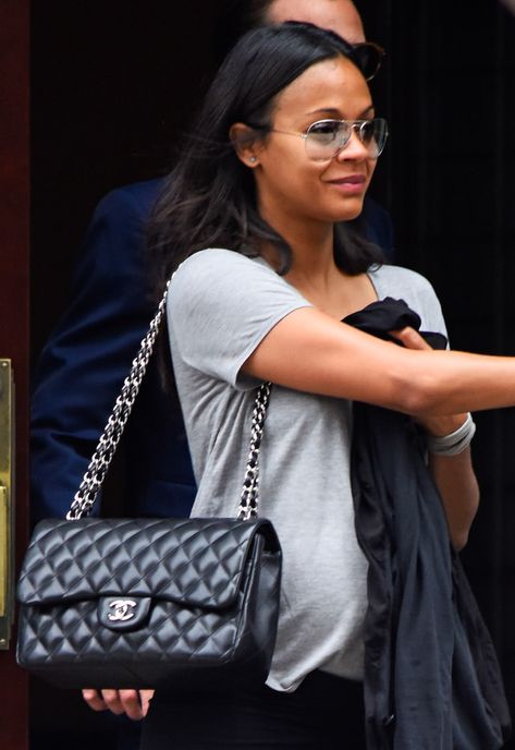 50 More Photos That Prove Chanel Bags are the Reigning Celebrity Favorites Chanel Bag Outfit, Chanel Classic Jumbo, Chanel Reissue, Coco Chanel Fashion, Chanel Double Flap, Chanel Classic Flap Bag, Moda Chanel, Chanel Jumbo, Chanel Outfit